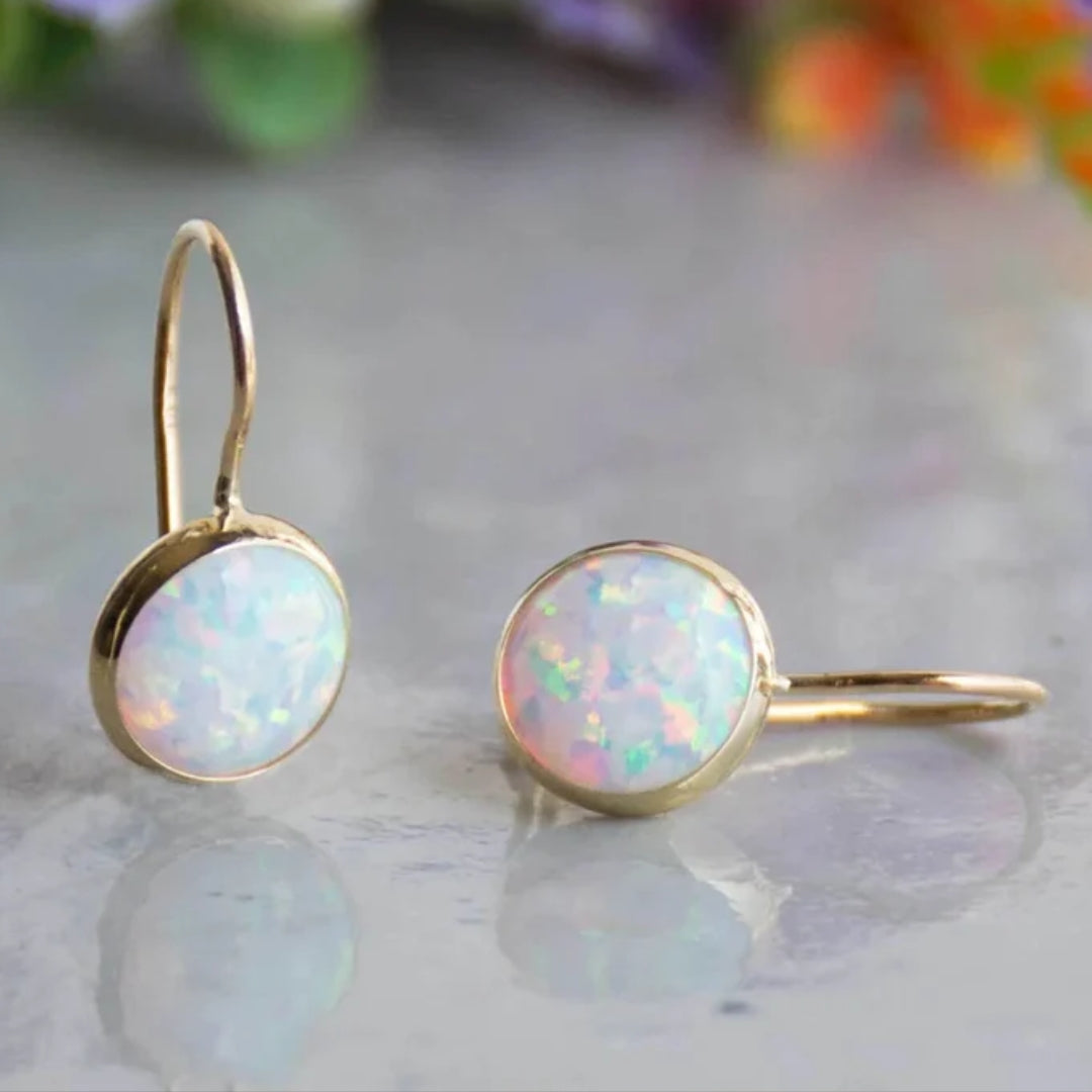 Altın Küpelerde Vintage Beyaz Opal