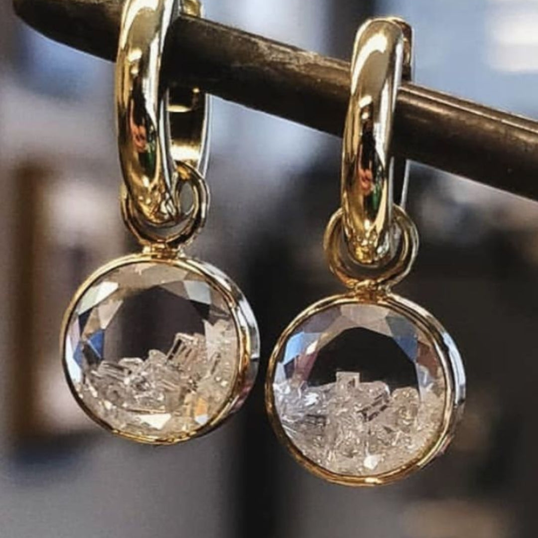 Beyaz Cam Yuvarlak Küpe