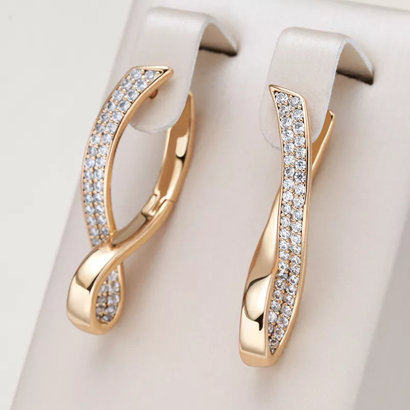 Zarif sonsuzluk parıltılı küpeler