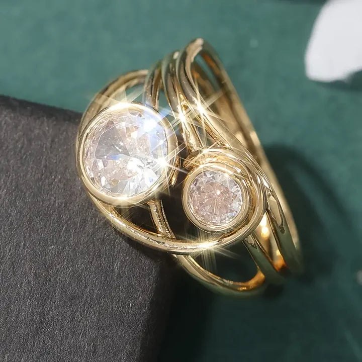 Parlak Zirkonyum Dalgalı Altın Yüzük