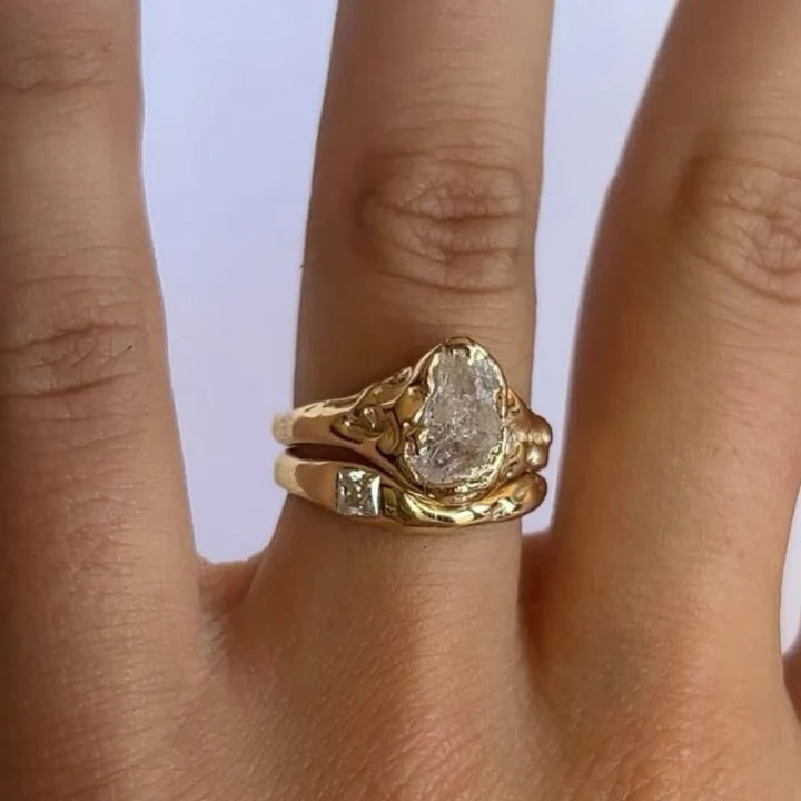 Parlak Katmanlı Altın Dövme Yüzük