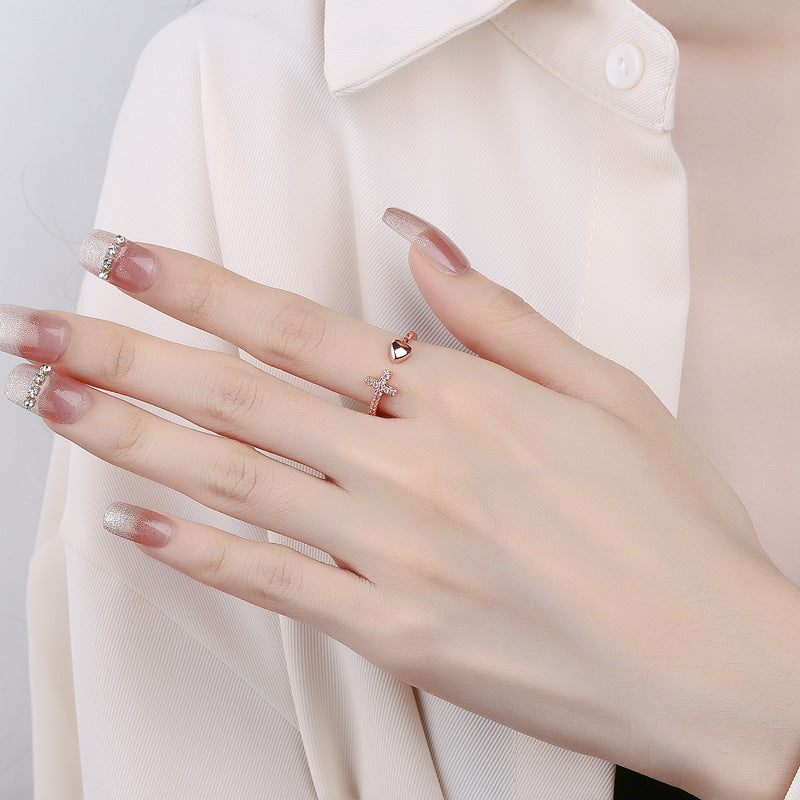 Zirkonya Haçlı Ayarlanabilir Kalp Yüzük