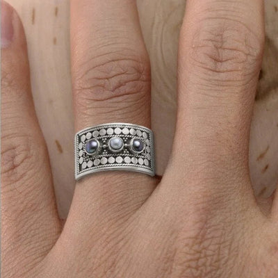 Üç Taşlı İnci Oyma Geometrik Yüzük