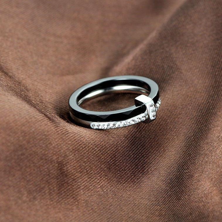 Zirkon Taşlı Lüks Seramik Yüzük