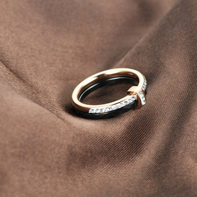 Zirkon Taşlı Lüks Seramik Yüzük