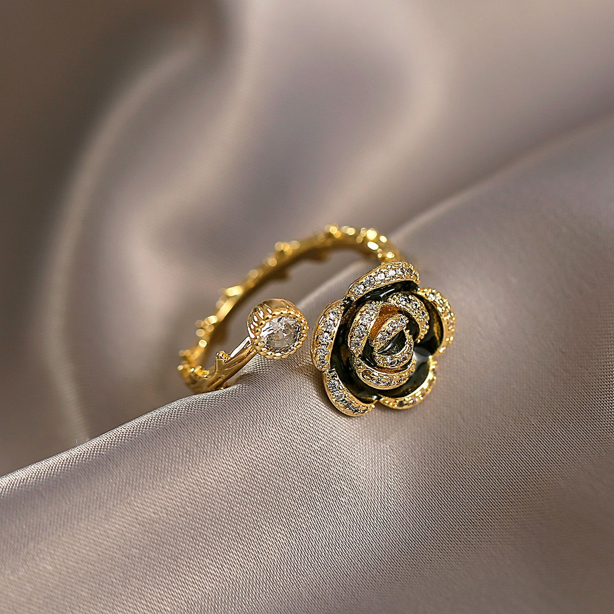 Altın Zirkon Taşlı Siyah Lotus Ayarlanabilir Yüzük