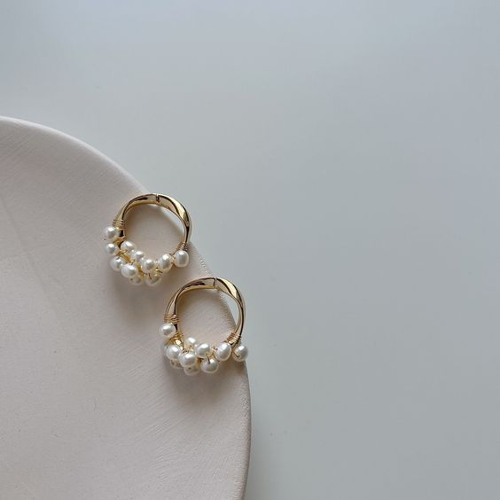 Kakma incili zarif küpeler