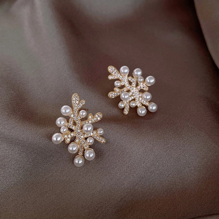 Zarif Mercan İnci Küpeler