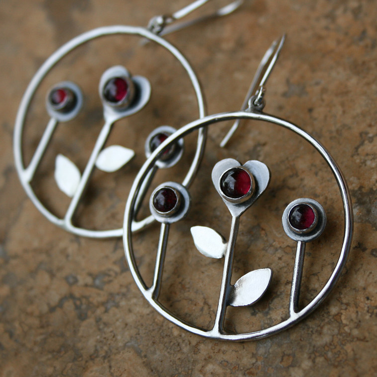 Vintage Kalp Kırmızı Çiçek Küpe